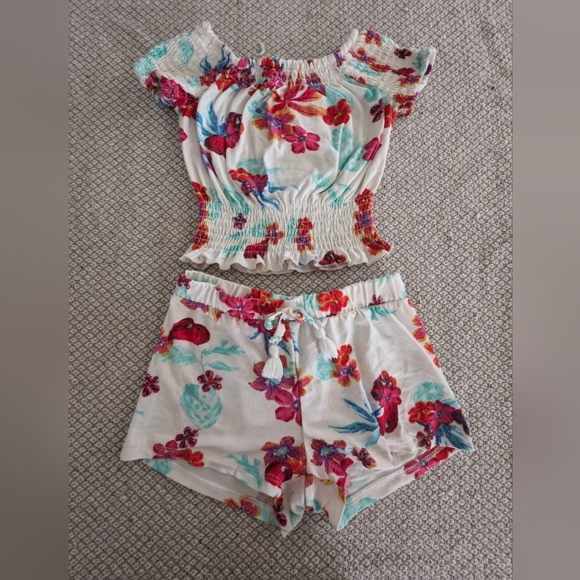 1st Kiss Multicolor Floral Set - Picture 1 of 5